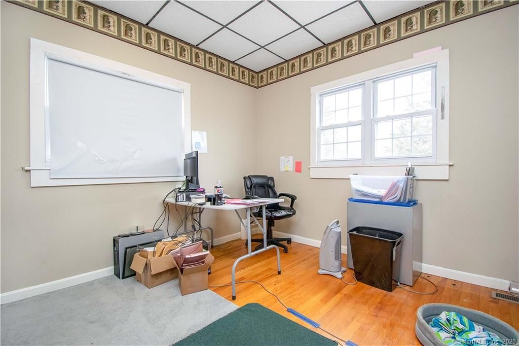 492 Enfield St, Enfield, CT 06082